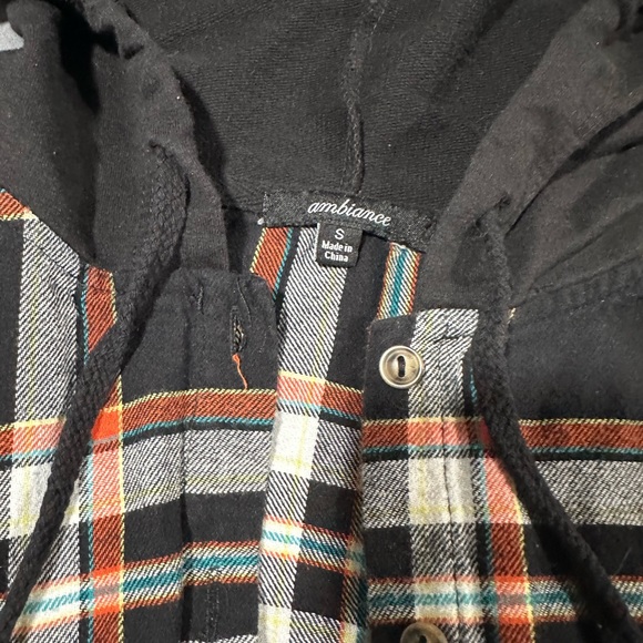 Button up flannel - Picture 3 of 4